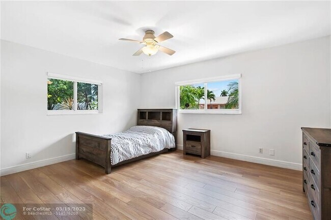 Building Photo - 2801 NE 59th St