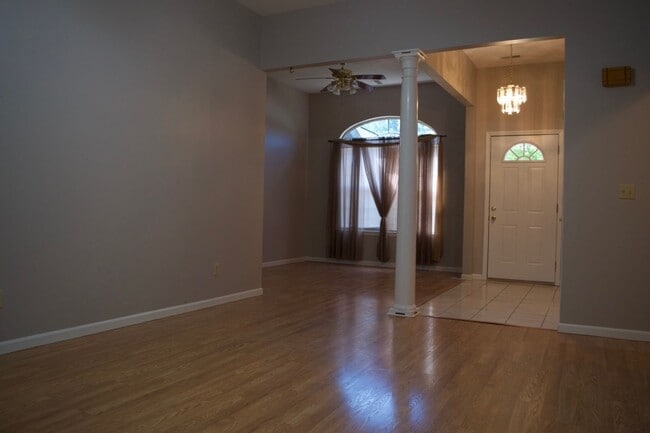 Building Photo - Great 3 Bed 2 Bath House In Ashland MO!