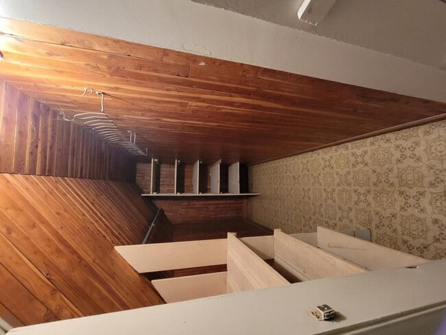 Building Photo - 13568 Norborne Ave