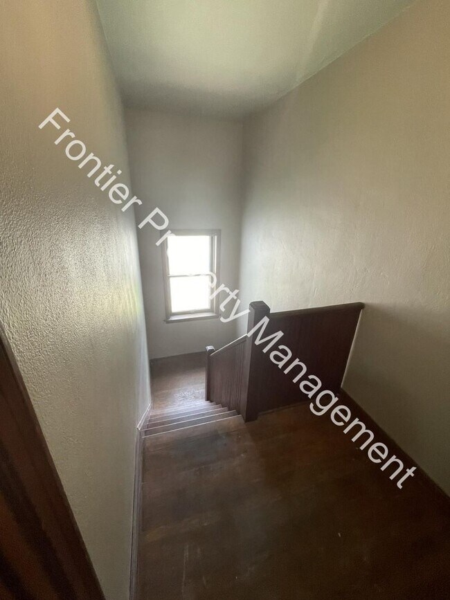 Building Photo - Charming one bedroom apartment