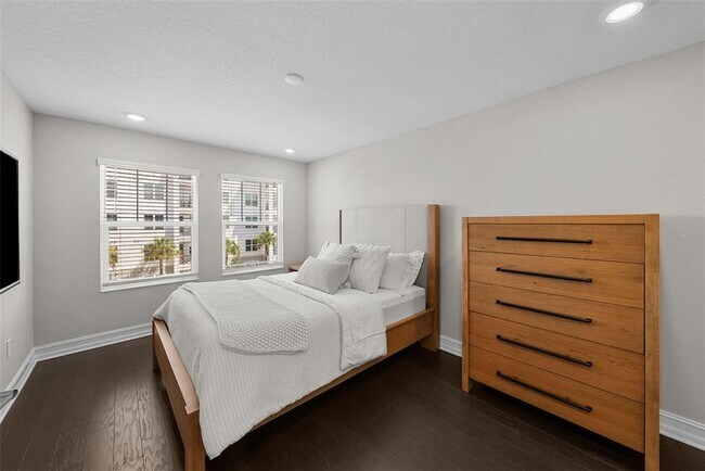 Building Photo - 5351 Bridge St