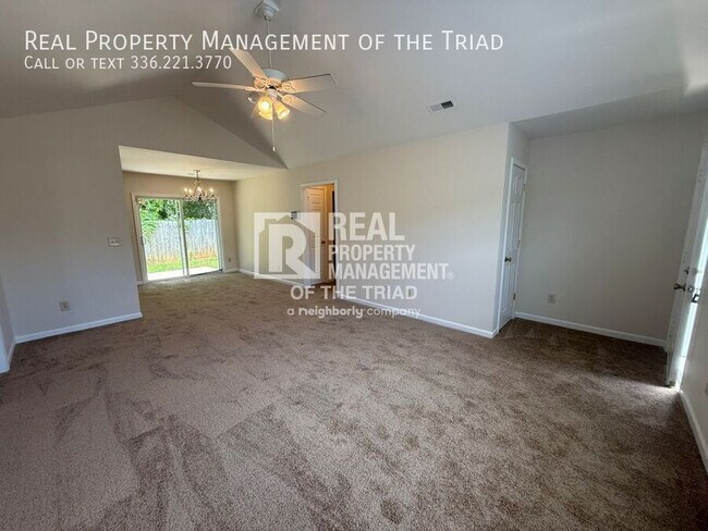 Building Photo - 8 Franklinwood Dr