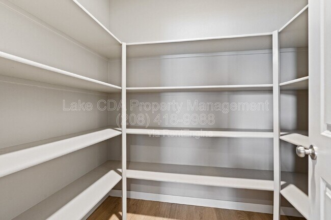 Building Photo - 5673 W Rockingham Dr