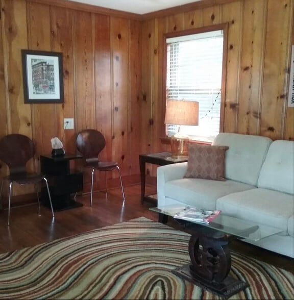 Building Photo - 1915 Walker Ave