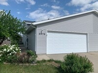 Building Photo - 3 Bedroom Twinhome