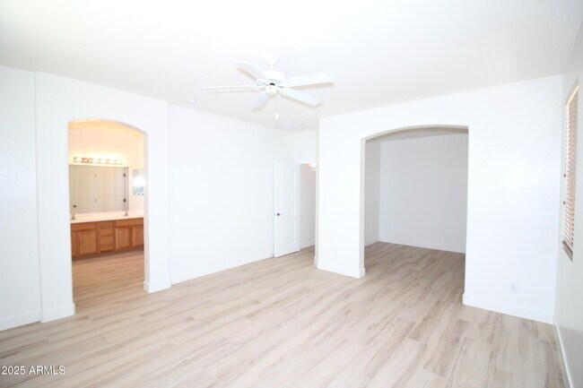 Building Photo - 9053 W Villa Maria Dr
