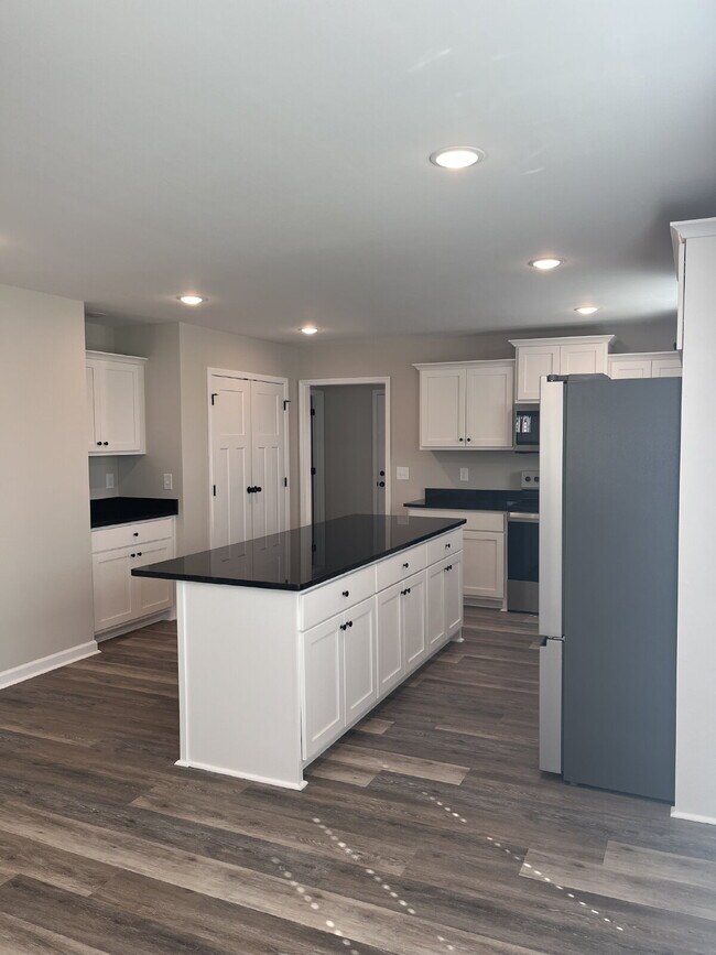 Building Photo - 109 Thacker Dr