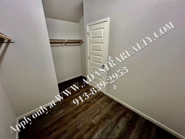 Building Photo - Like New Ranch in Spring Hill-Available in...