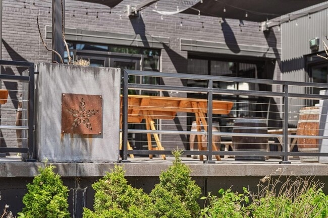 Building Photo - 675 N 1st St