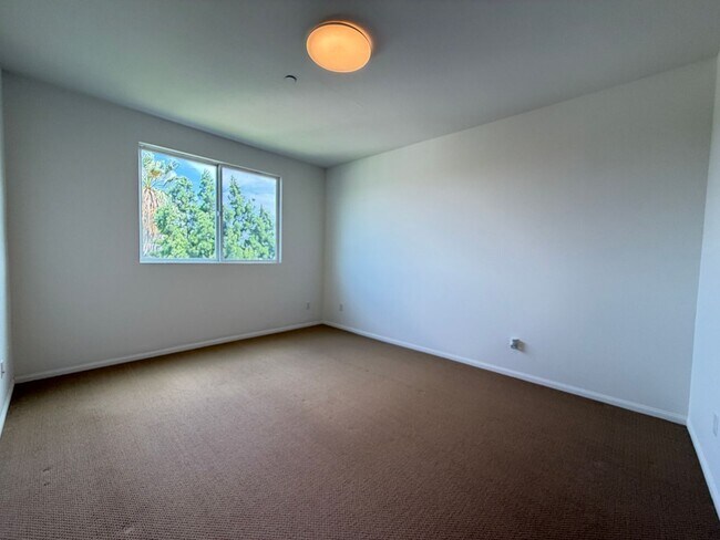 Building Photo - 13941 Sherman Way