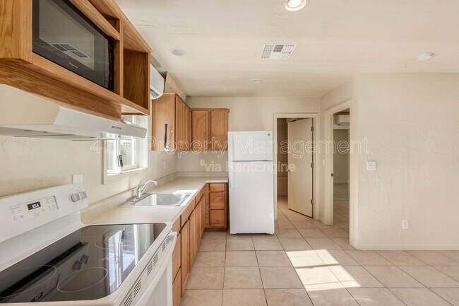 Building Photo - 1626 W Taylor St