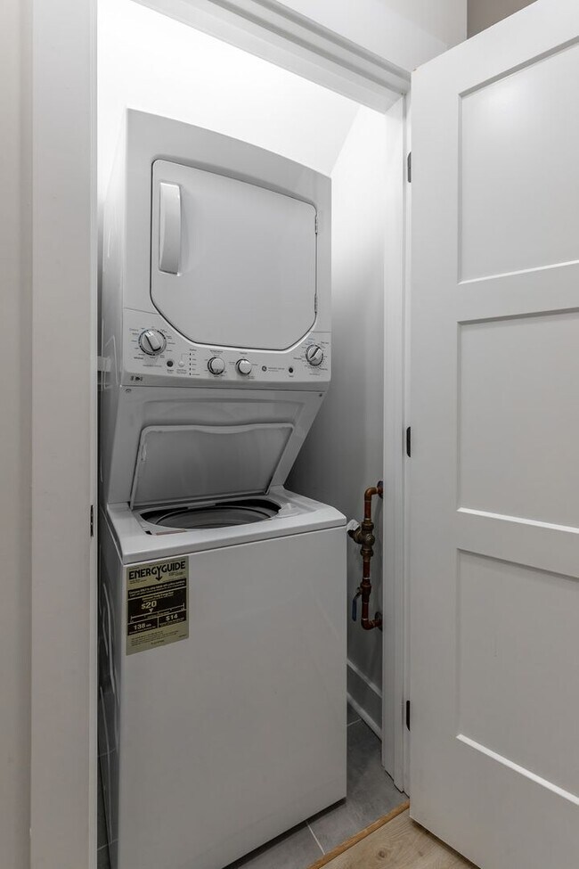 Building Photo - 1124 Garfield St