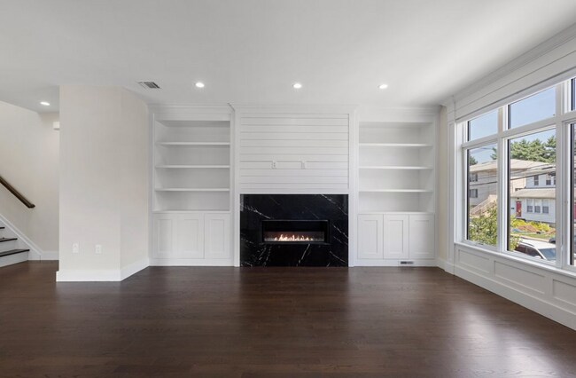 Building Photo - 1639 Maple St