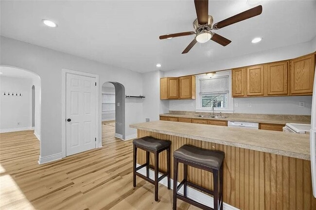 Building Photo - Beautiful 3 bedroom, 2 full bathroom home for rent in the Oakland area AVAILABLE NOW!