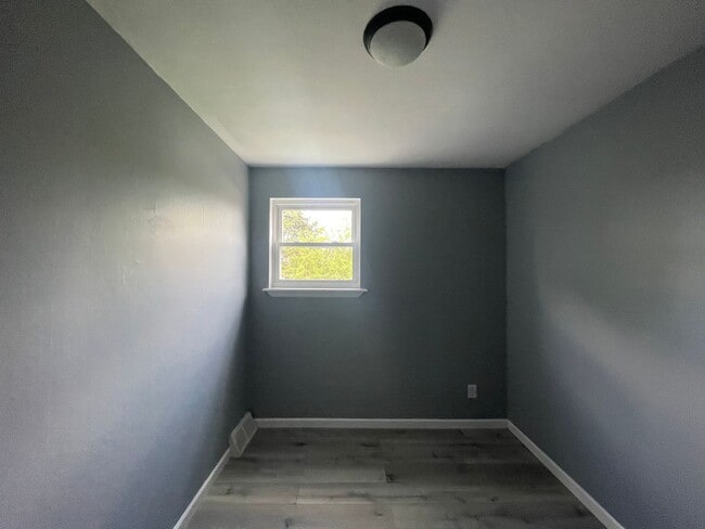 Building Photo - 3343 Fairdale Rd