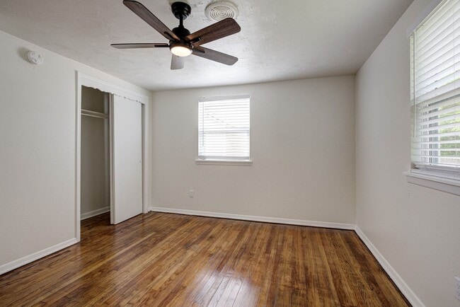 Building Photo - N Willow Ave Duplex
