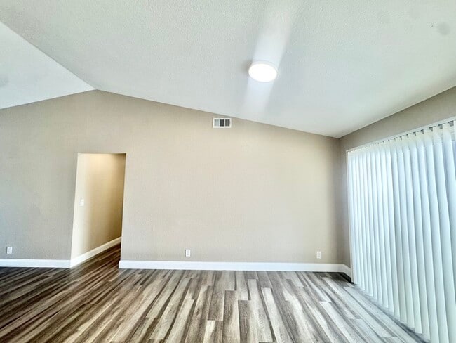 Building Photo - Three Bedroom, Two Bath Home in Citrus Hei...