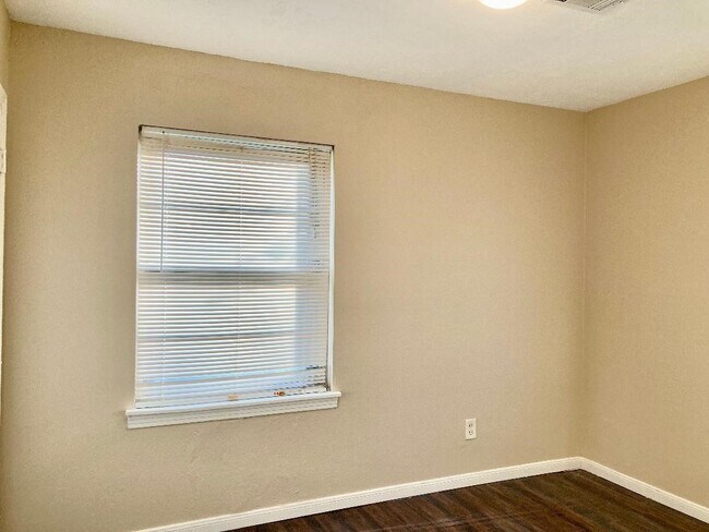 Building Photo - 6834 Driftwood St