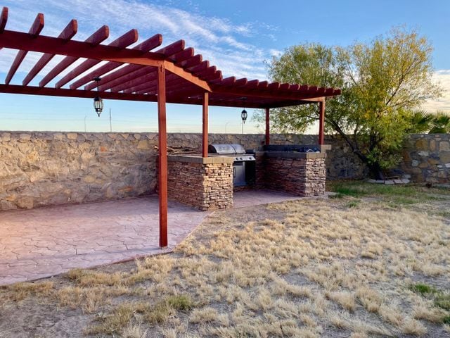 Building Photo - 4008 Tierra Venado Dr