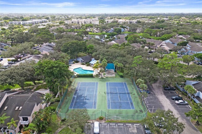 Building Photo - 1846 Racquet Ct