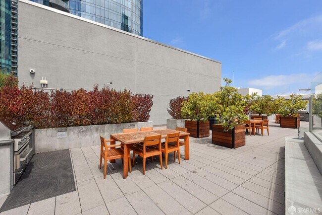 Building Photo - 201 Folsom St