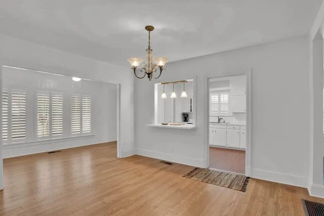 Building Photo - Albany Avenue