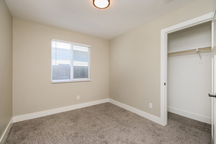 Building Photo - 5112 S 23rd Ave