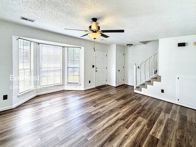Building Photo - 2227 Cheshire Dr
