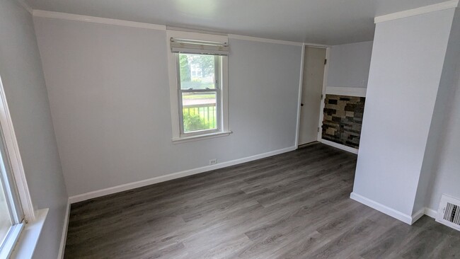 Building Photo - Newly renovated 2-bedroom, 1-bathroom home...