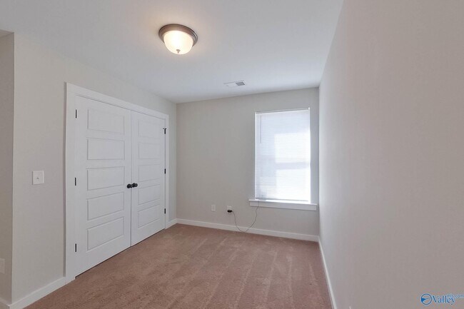 Building Photo - 44 Maple Leaf Dr