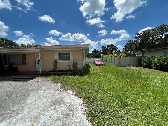 Building Photo - 626 Chevy Chase Dr