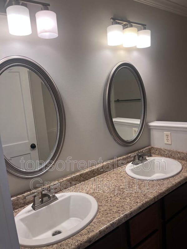 Building Photo - 205 Thackston St