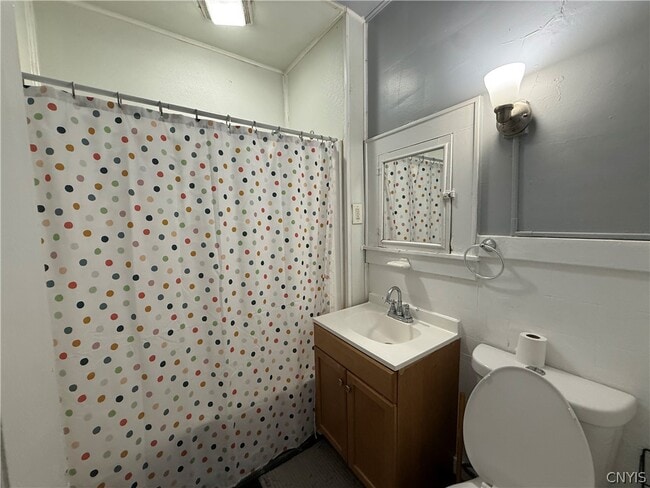 Building Photo - 526 Boyden St
