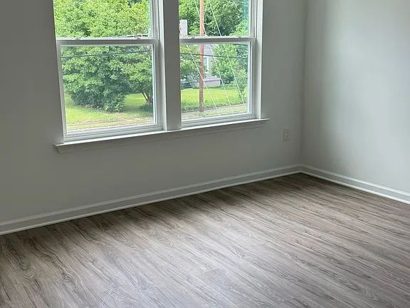 Building Photo - "MOVE IN SPECIAL! FIRST FULL MONTH RENT FREE!  705 West Parker Road Unit B