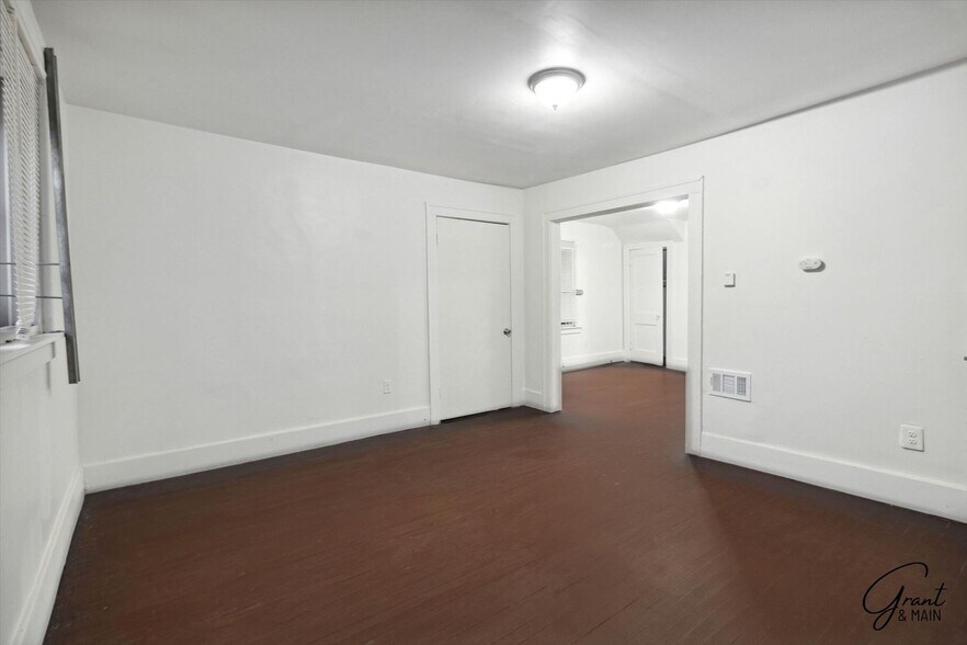 Building Photo - 16901 Log Cabin St