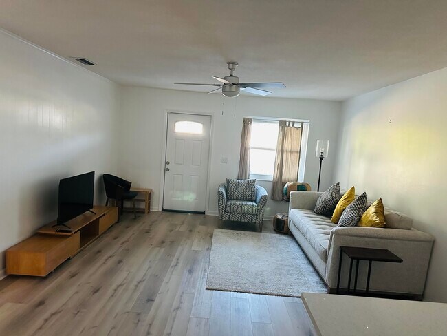 Building Photo - 1659 Magnolia Ln