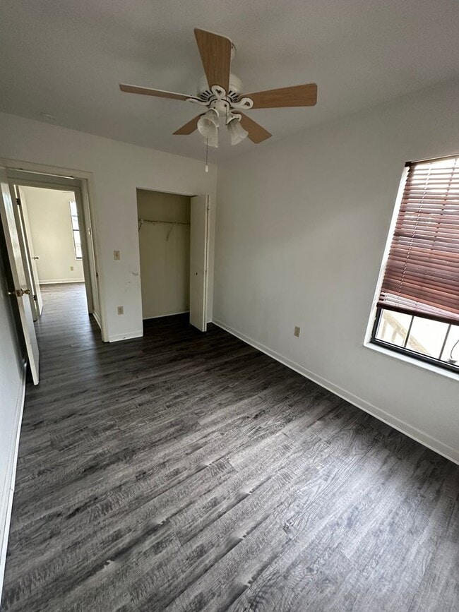 Building Photo - 3 bedroom 2 bath house in Midtown! Available NOW!
