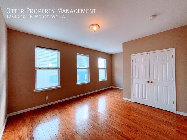 Building Photo - Spacious 3B/2.5BA with Modern Comforts – C...