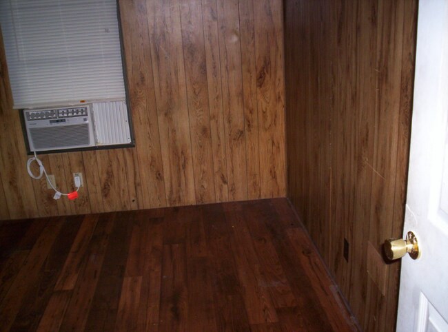 Building Photo - 547 Creekside Dr