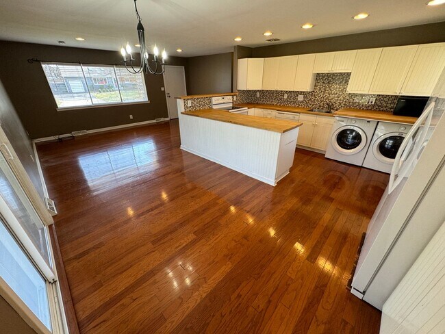 Building Photo - 3 Bedroom- Upper Arlington area