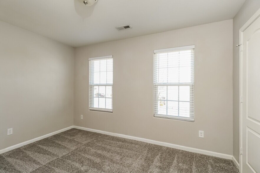 Building Photo - 2541 Meadow Crossing Dr