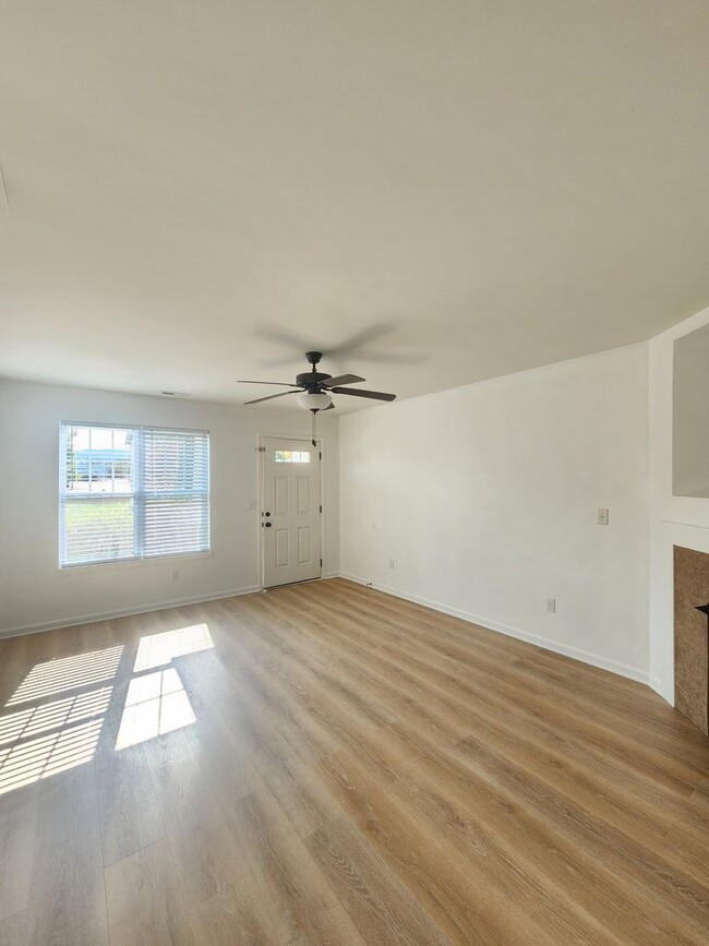 Building Photo - COMING SOON!!! Weaverville Townhouse-End U...