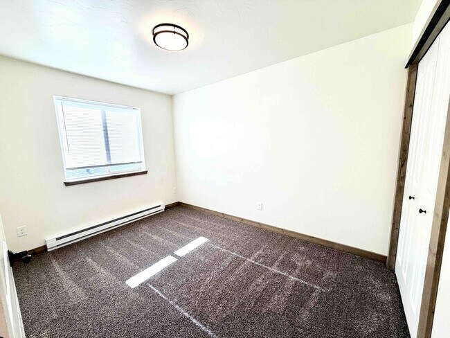 Building Photo - 1048 Enterprise Dr
