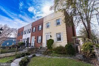 Building Photo - 1206 Colonial Ave