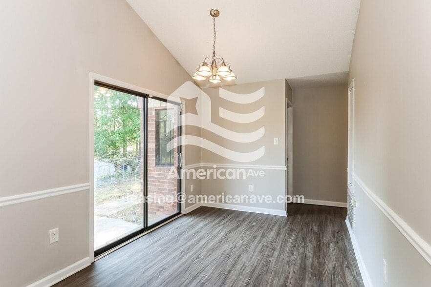 Building Photo - 3414 Aurelia Dr