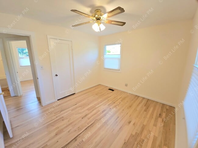 Building Photo - 7037 N Monteith Ave