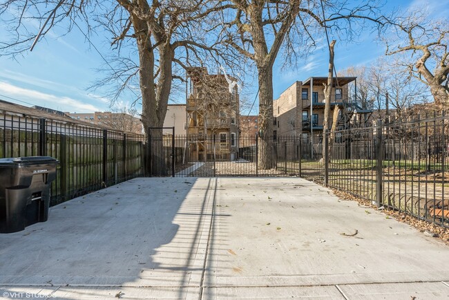 Building Photo - 5021 S Indiana Ave