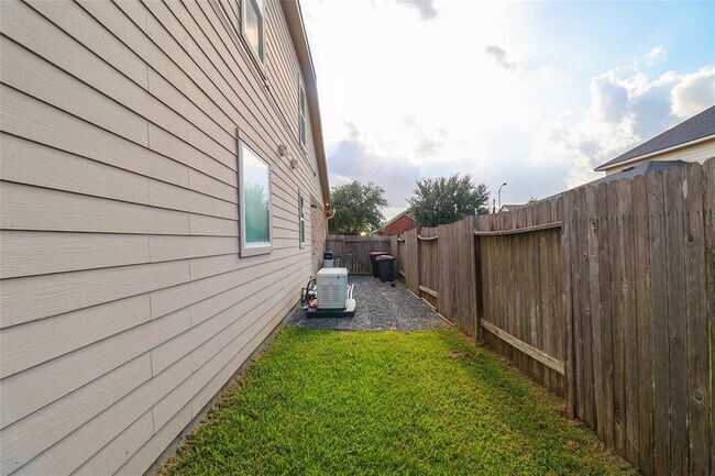 Building Photo - 7438 Tonsley Springs Dr