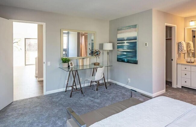 Building Photo - 1157 Shoreline Dr