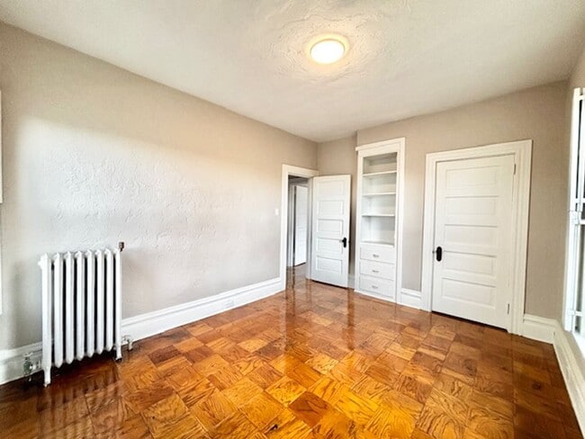 Building Photo - 732 8th St